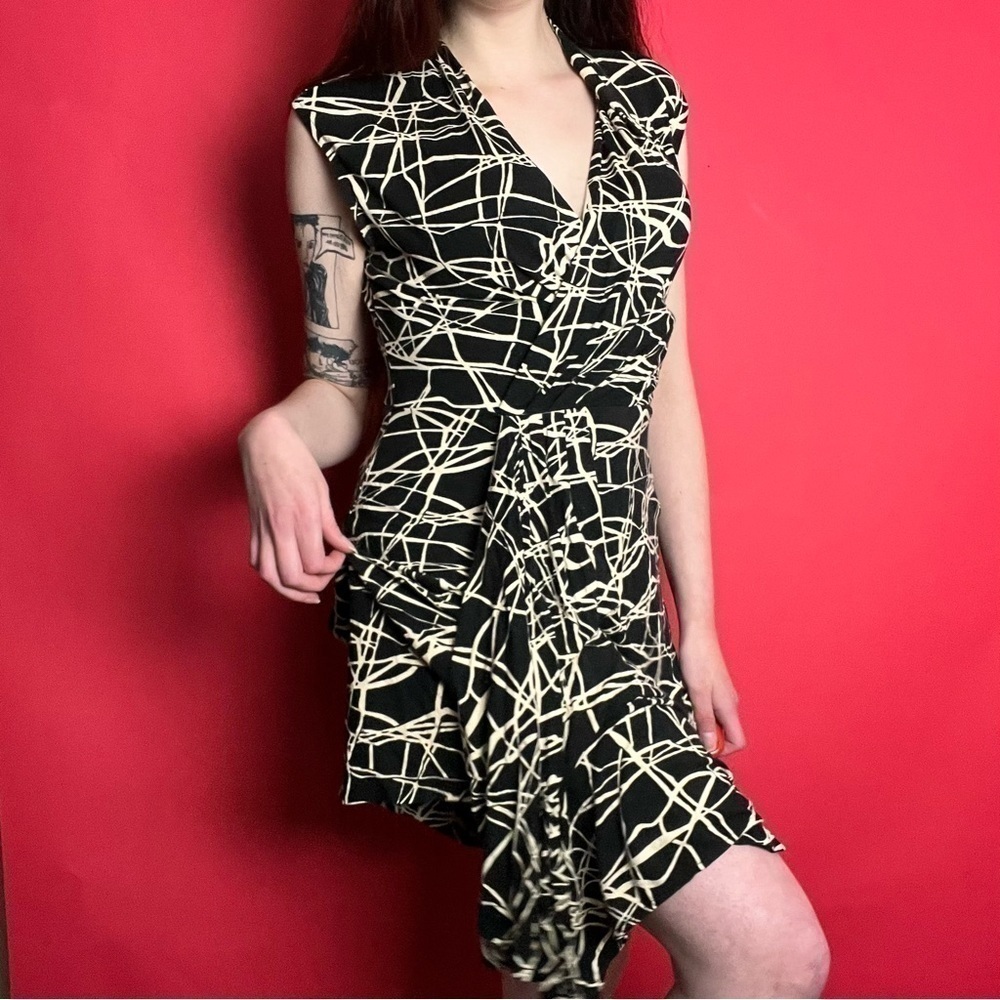 Patterned line dress 🖤🤍​​​​​​​​​​​​​​​​​​​​​​​